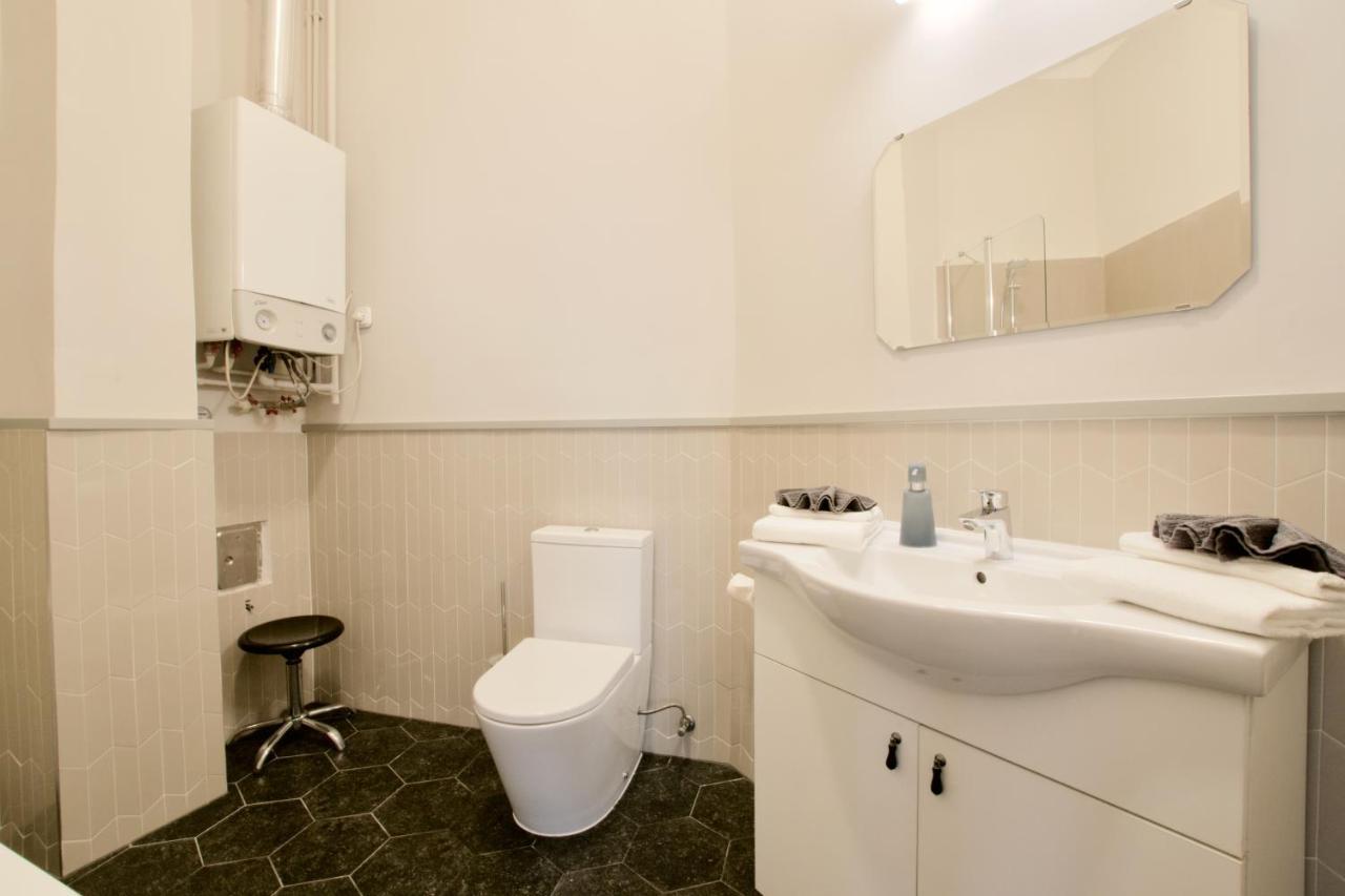Apartament Standard By Hi5 - Kecskemeti Street *