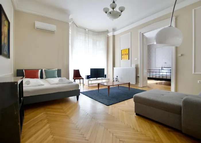 Standard Apartment By Hi5 - Kecskemeti Street Suite