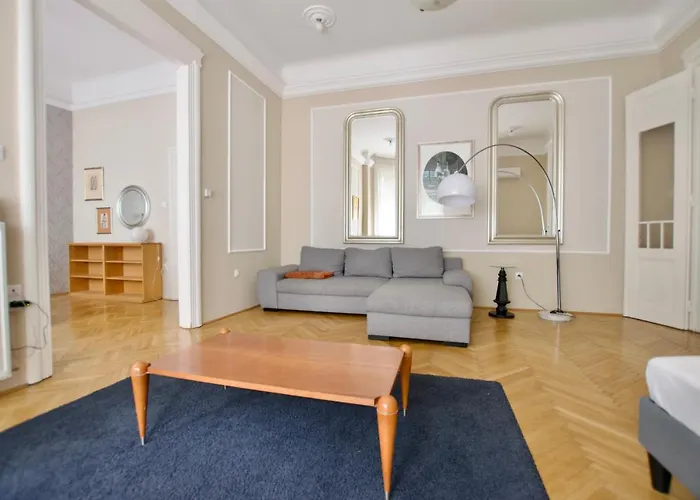 Standard Apartment By Hi5 - Kecskemeti Street Suite