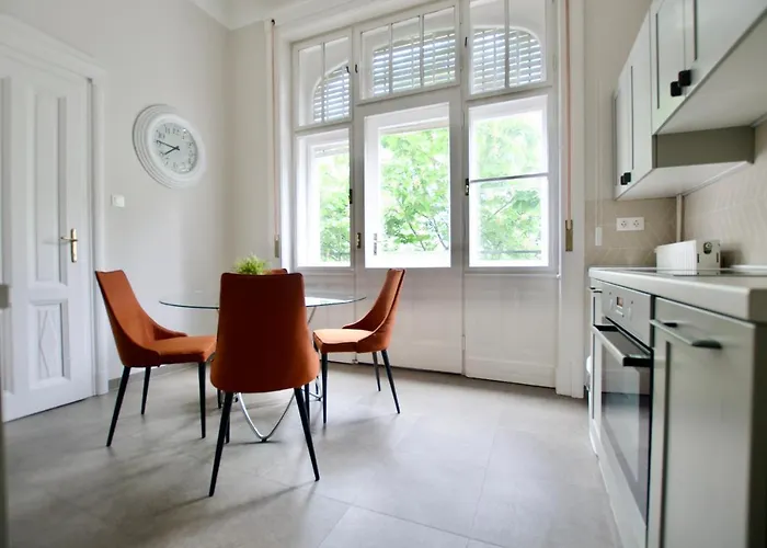 Standard Apartment By Hi5 - Kecskemeti Street Suite