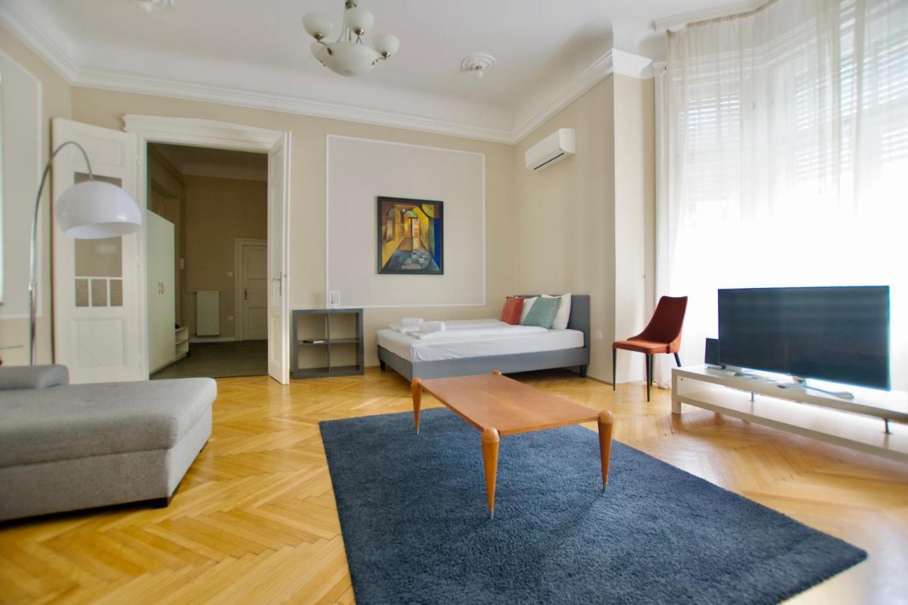 Apartament Standard By Hi5 - Kecskemeti Street *